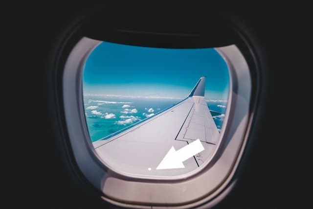 飛行機の窓ガラスの穴のナゾ
