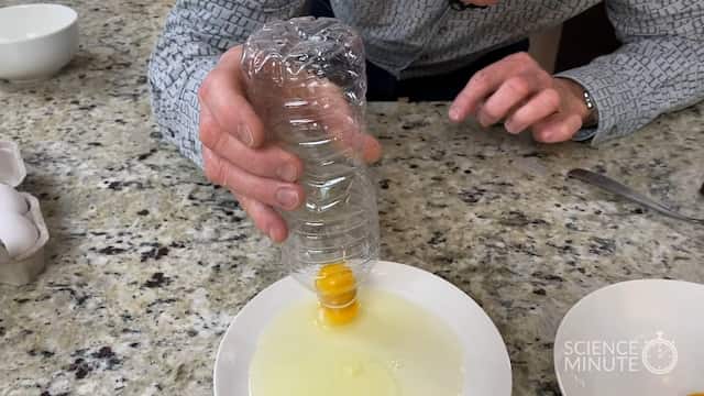 卵黄と白身を空気圧で分ける方法