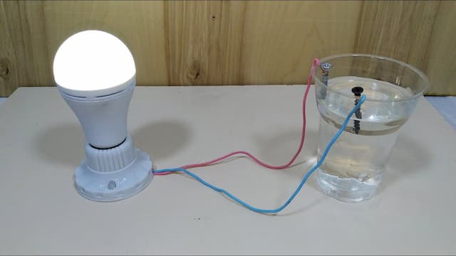 レモンで電気を作る方法