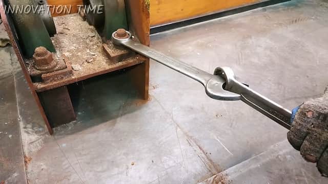 固着したボルトの回し方
