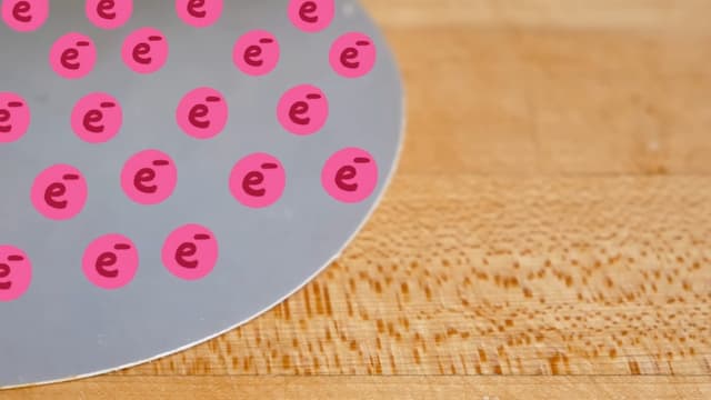電子レンジ対応の金属