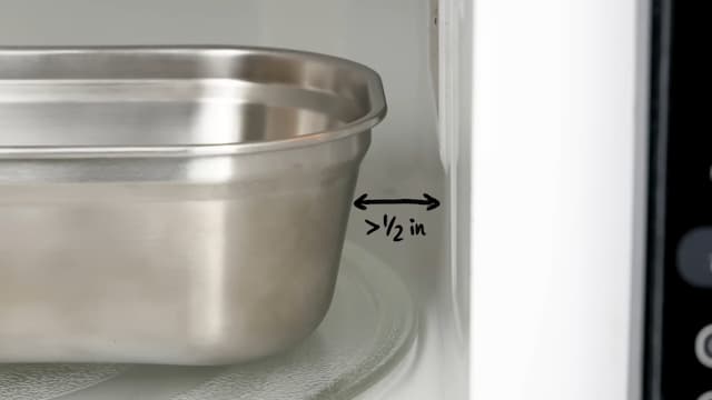 壁から離す