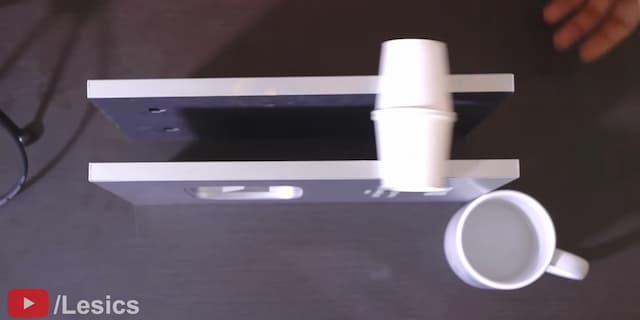 まっすぐに紙コップを進ませる形状