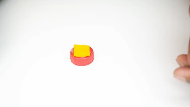 風船の切れ端をのせる